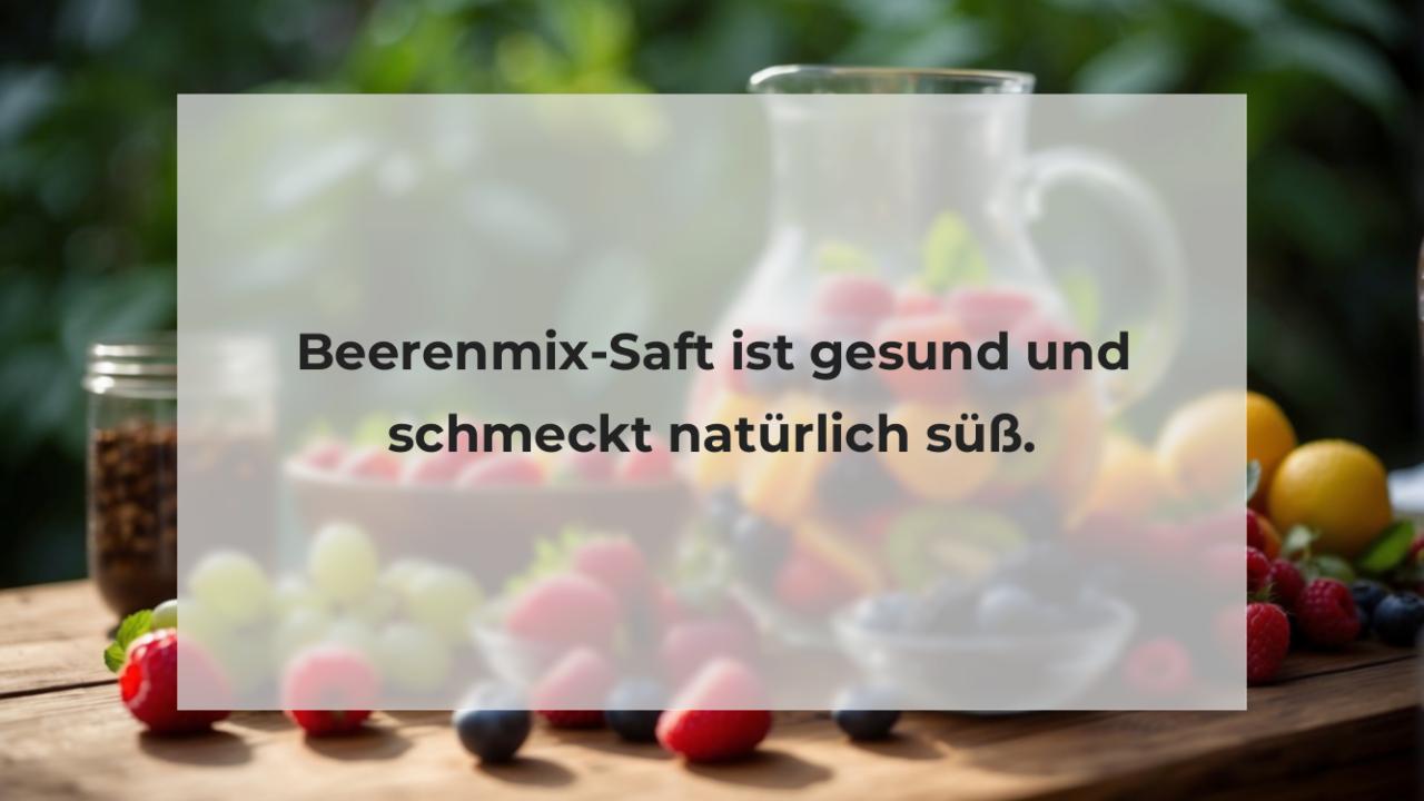 Beerenmix-Saft ist gesund und schmeckt natürlich süß.