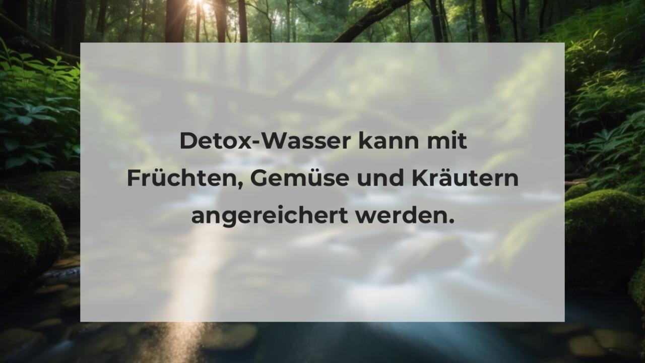 Detox-Wasser kann mit Früchten, Gemüse und Kräutern angereichert werden.