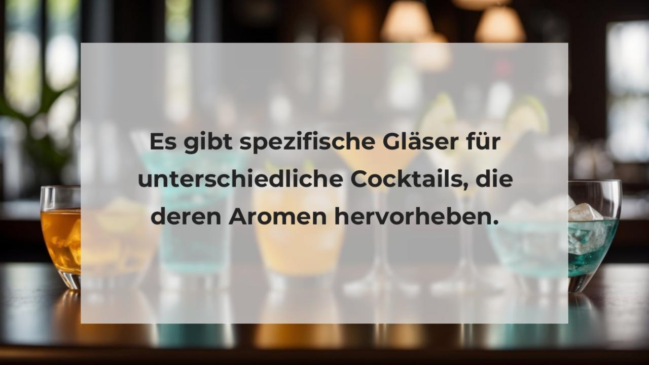 Es gibt spezifische Gläser für unterschiedliche Cocktails, die deren Aromen hervorheben.